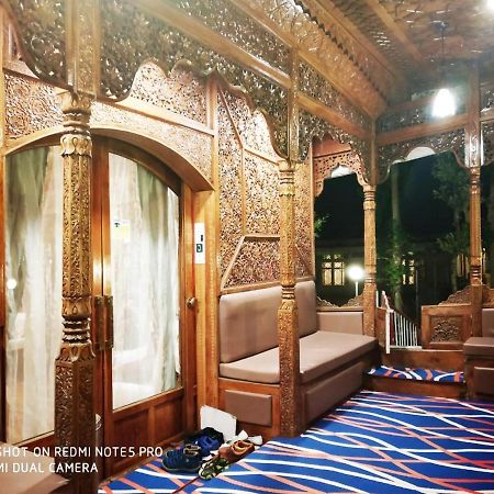 The Mughal Sheraton Houseboat Hotel Durgjan Екстериор снимка