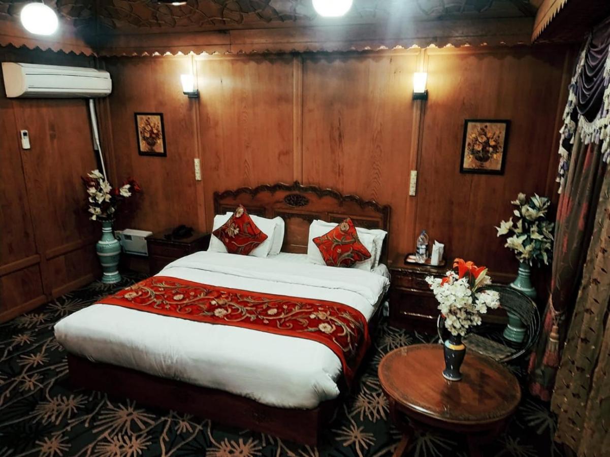 The Mughal Sheraton Houseboat Hotel Durgjan Екстериор снимка