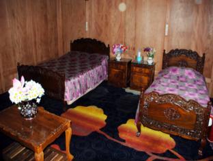The Mughal Sheraton Houseboat Hotel Durgjan Екстериор снимка